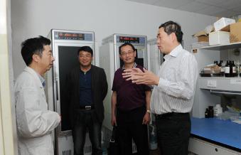 陈坚书记到昆虫研究所视察